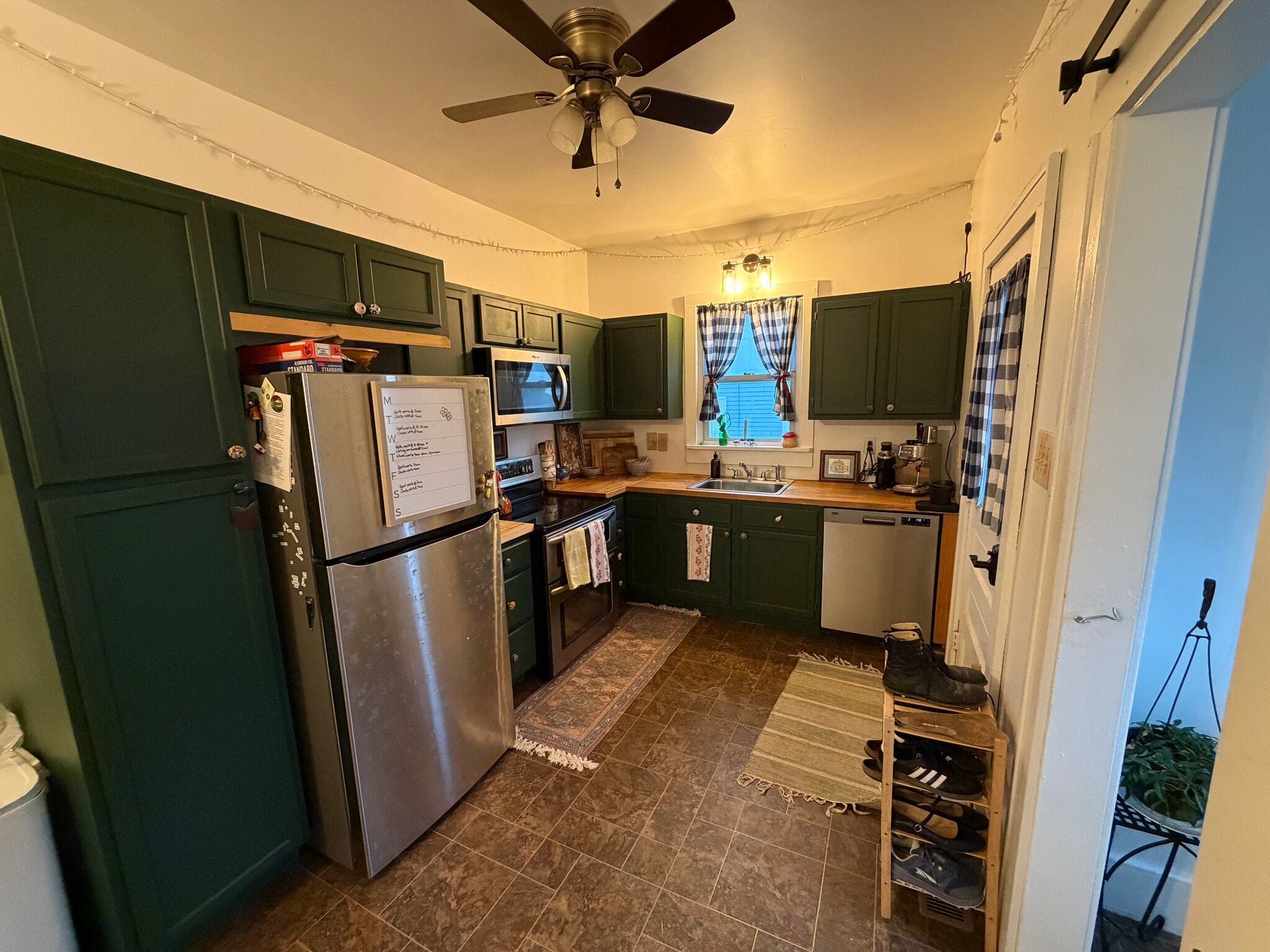 Building Photo - 148 E Elm St