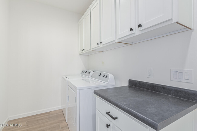 Building Photo - 4122 Desert Moon Dr