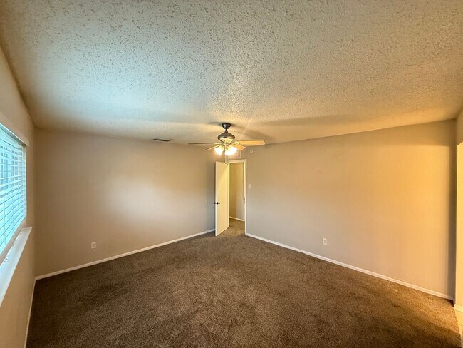 Building Photo - Large lot With Mature Trees and a Spacious...