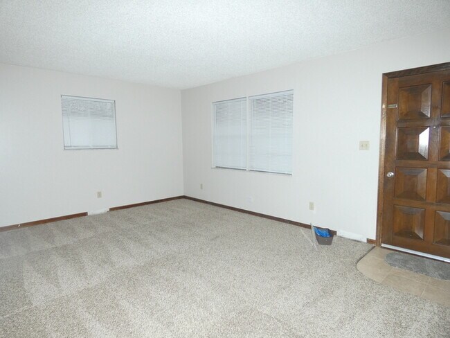 Building Photo - Beautiful Duplex in Gladstone, MO!