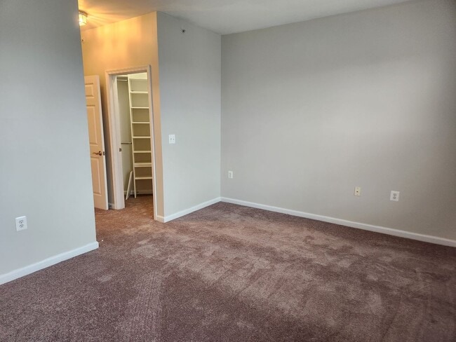 Building Photo - Bright Two Bedroom Condo