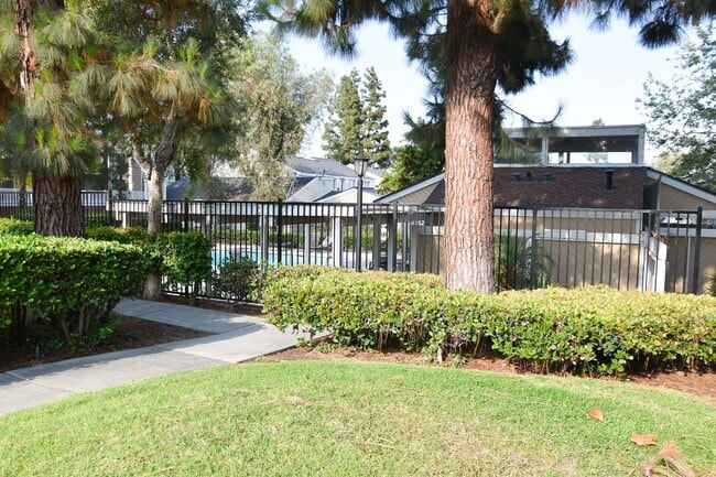 Building Photo - 3340 E Collins Ave