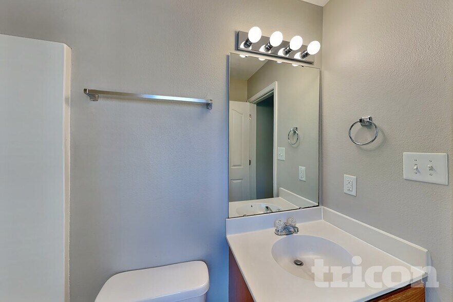 Building Photo - 2856 Oasis Ln