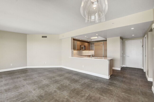 Building Photo - Turnberry Towers 4305W-Strip/City Views from this Stunning 3Bd/2.5Ba Residence