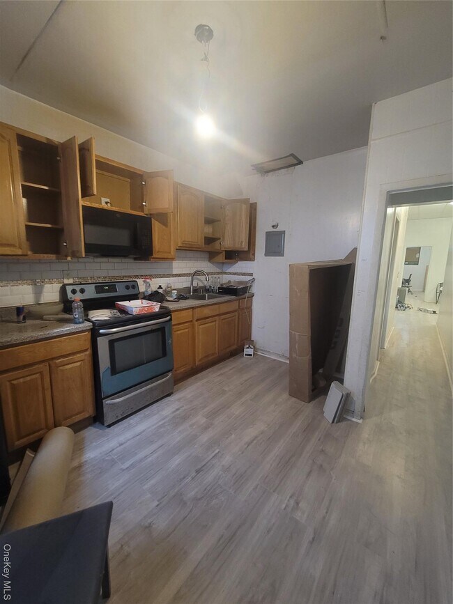 Building Photo - 3553 Holland Ave