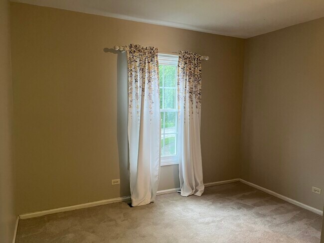 Building Photo - 1208 Duke Ct