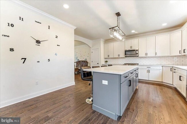 Building Photo - 321 Middletown Rd