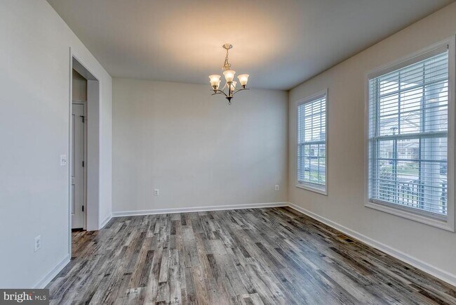 Building Photo - 336 Boxelder Dr