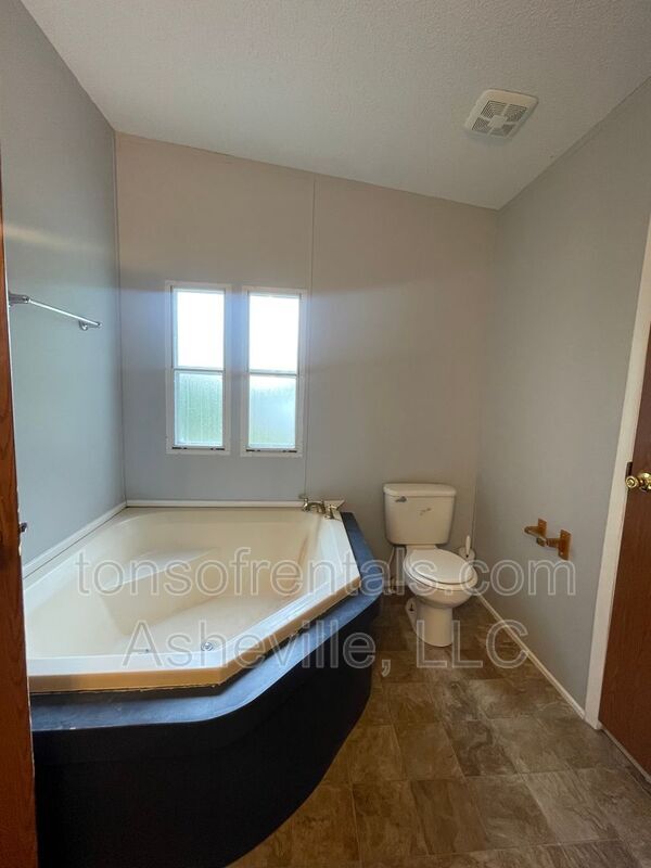 Building Photo - 132 Josiah Ln