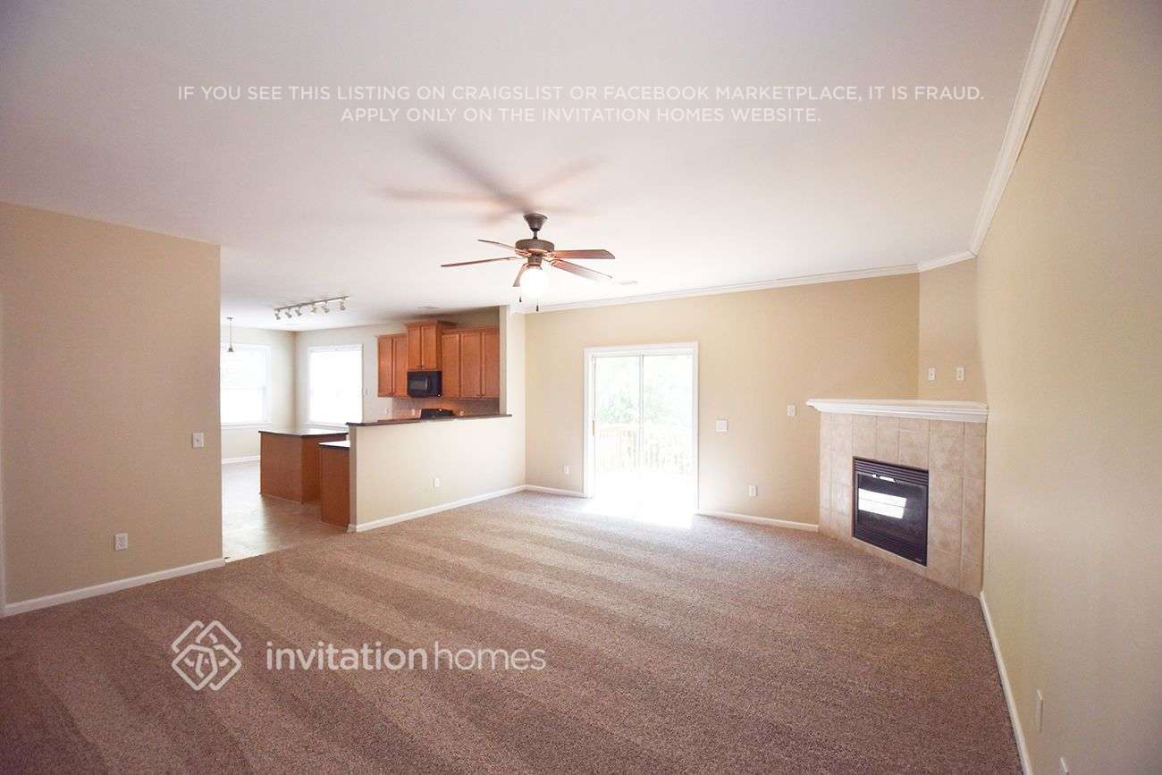 Building Photo - 2716 Sandalwood Cir