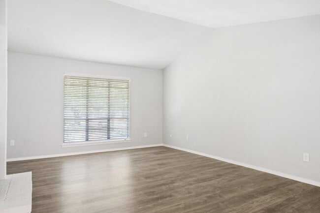 Building Photo - 10588 High Hollows Dr