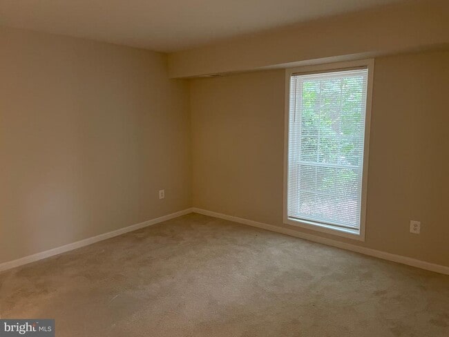 Building Photo - 7731 Willow Point Dr