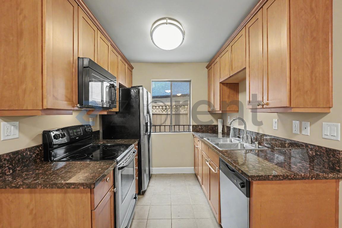 Building Photo - Unit 324
