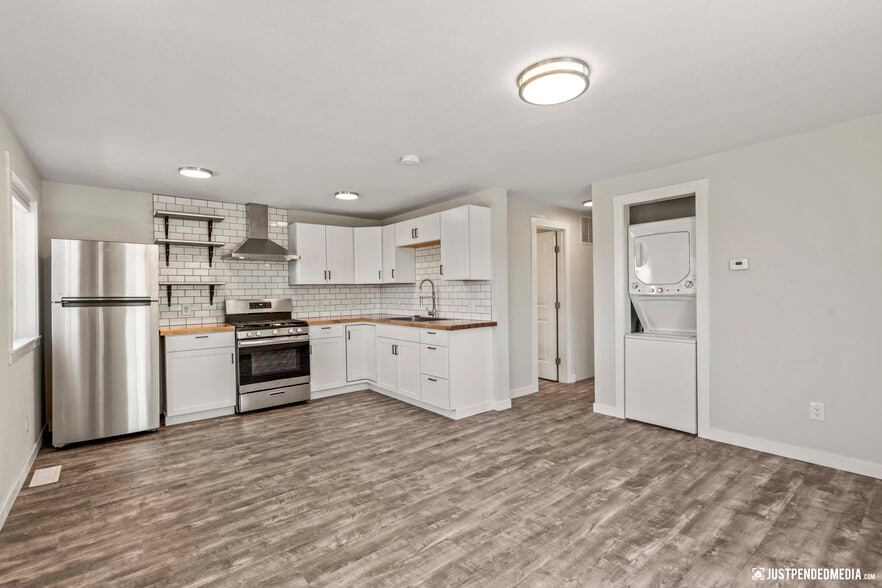 Kitchen - 1027 Juneau St