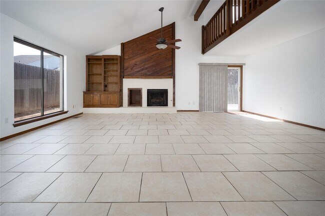 Building Photo - 2400 Northwood Ln