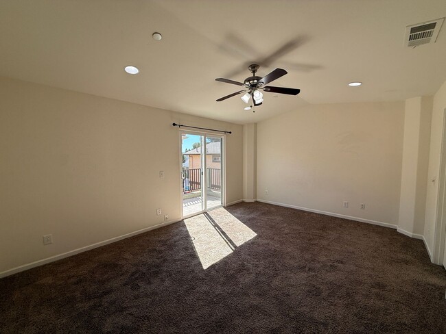 Building Photo - Centrally Located Large Two Story Home on ...