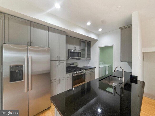 Building Photo - 2322 Shannon Pl SE