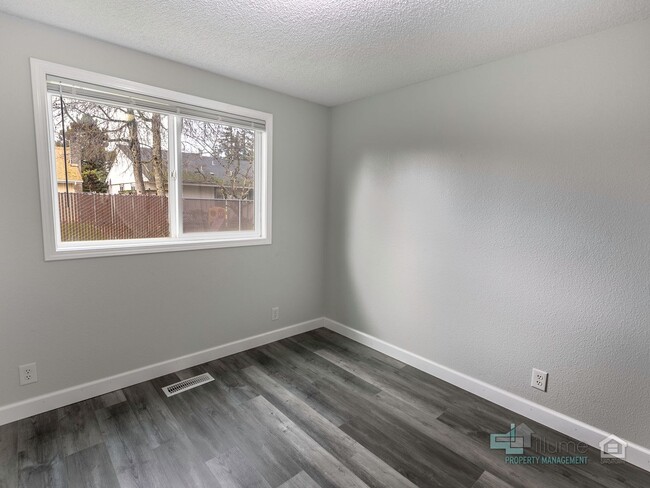 Building Photo - February Move-In Special: Charming 4-Bedroom Keizer Home Close to Everything