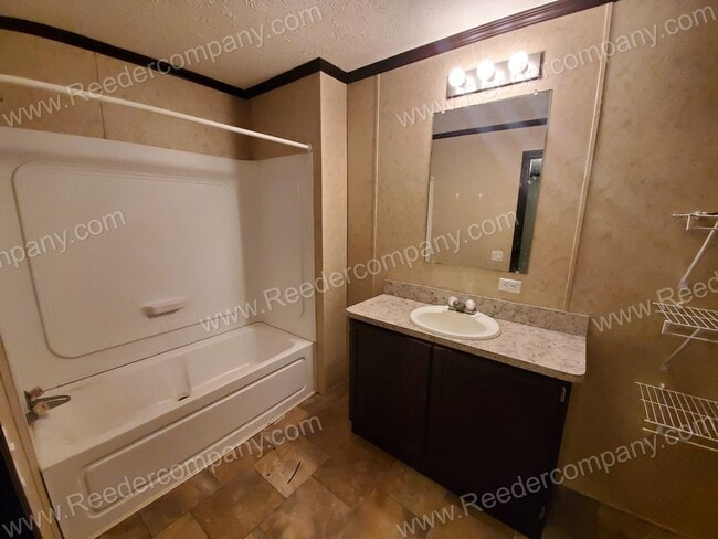 Building Photo - 3 bedroom house