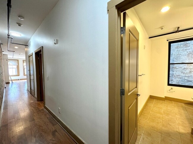 Building Photo - 641 Walnut St