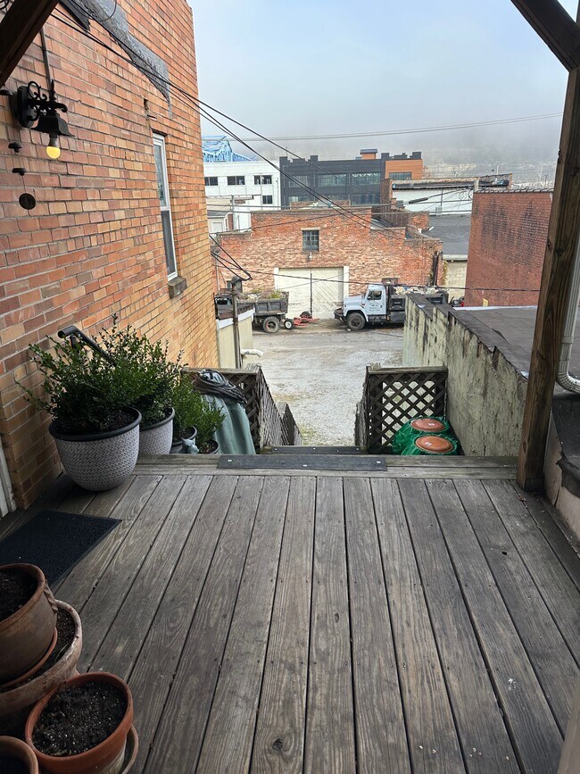 Building Photo - 1323 Winchester Ave