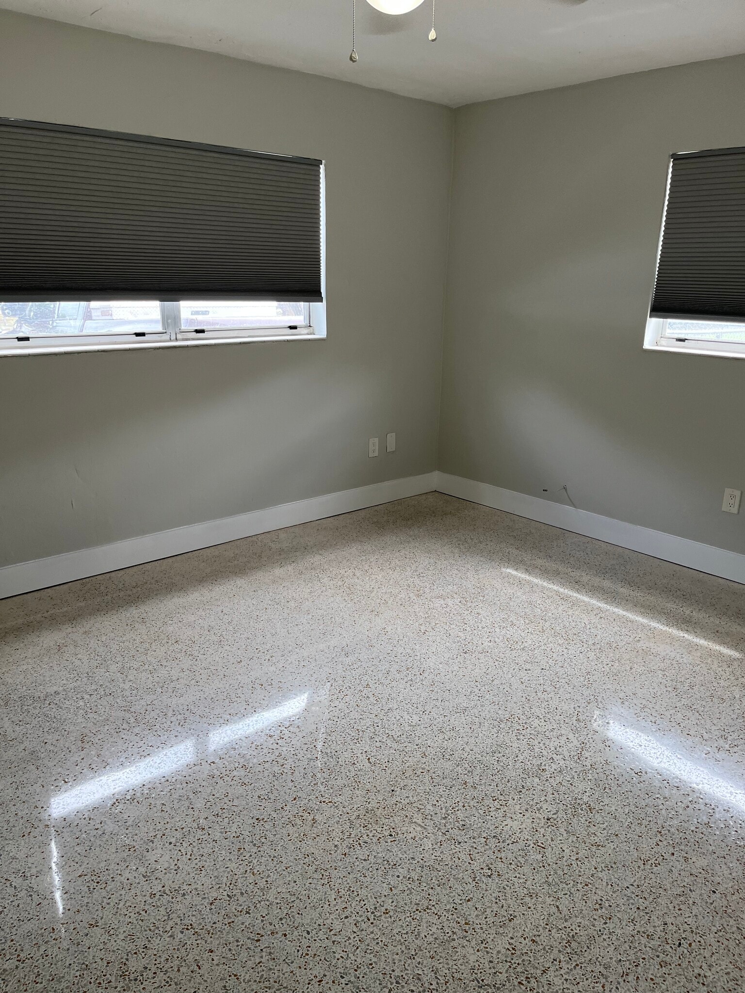Building Photo - 454 Grand Canal Dr
