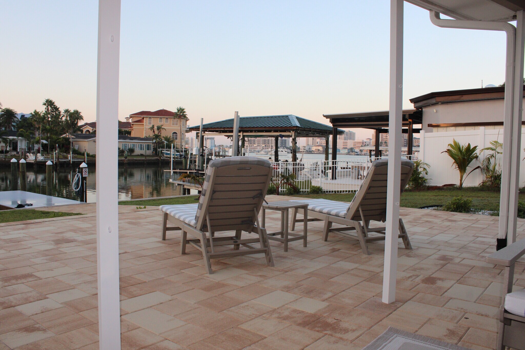 Building Photo - 229 Palm Is NW