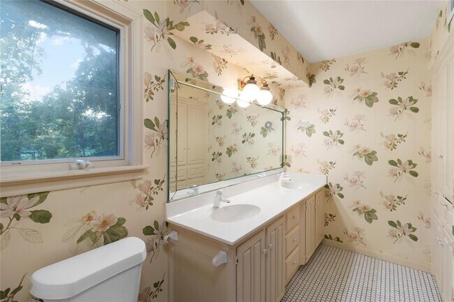 Building Photo - 470 Old Hickory Dr