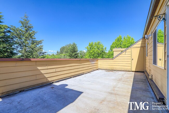 Building Photo - Amazing Open concept Condo in a secluded c...