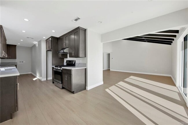 Building Photo - 22540 Roscoe Blvd