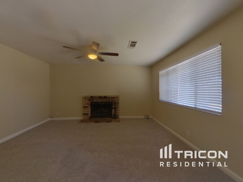 Building Photo - 831 Spoonbill Ln