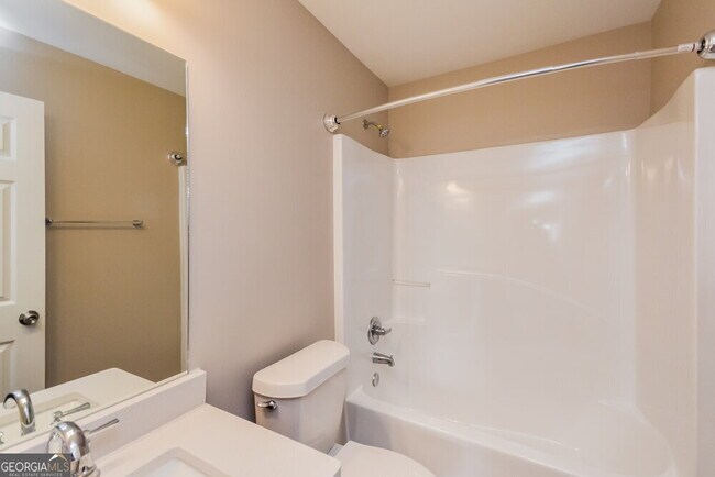 Building Photo - 100 Riverhill Ct