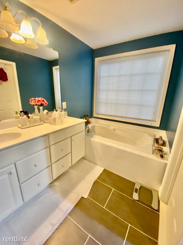 1 br, 1 bath Townhome 24 Terra Cotta Cir 24 Terra Cotta Cir Oak