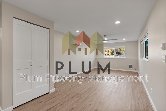 Building Photo - 705 Cleveland St