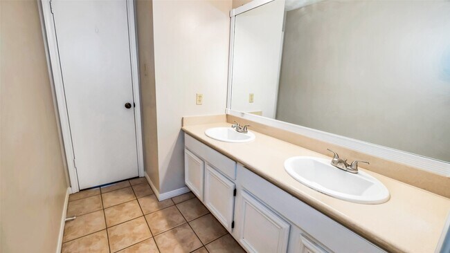 Building Photo - 171 E Pathfinders Cir