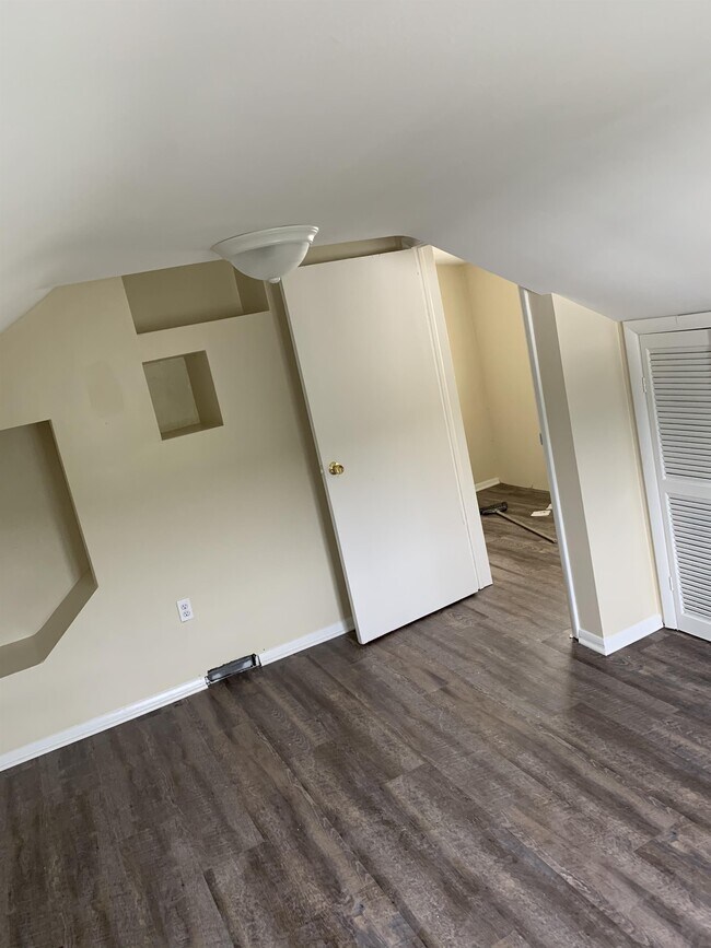 Building Photo - 555 New Alexandria Rd