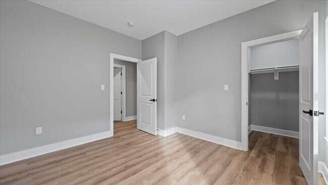 Building Photo - 1068 Bruce St