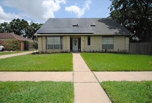 Building Photo - 719 Park Knoll Ln
