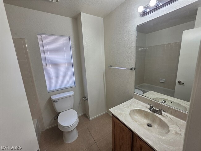 Building Photo - 4801 Fiesta Lakes St