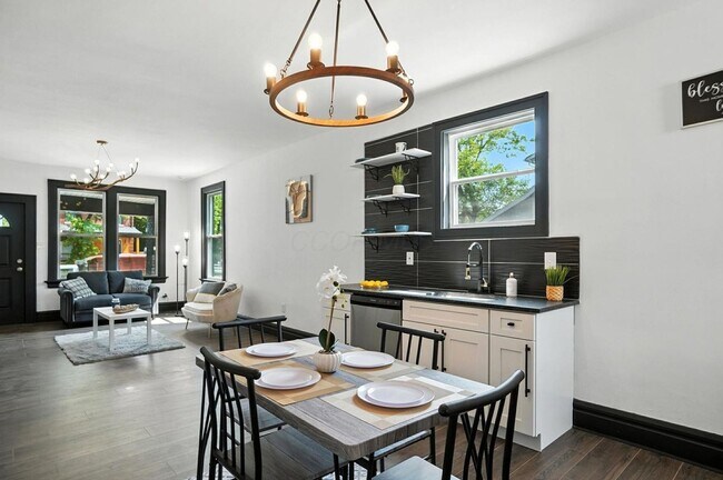 Building Photo - 887-889-889 E Livingston Ave