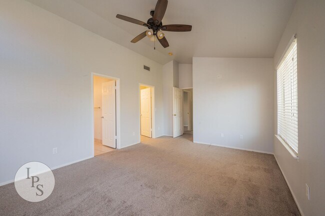 Building Photo - North West Fresno Home, 3BR/2BA, Built 1995 - Lots of Amenities!