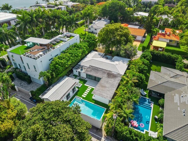 Building Photo - 112 E 1st Ct