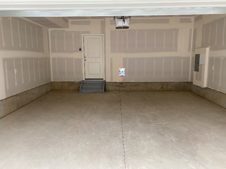 Building Photo - 2078 Autumn Moon Dr