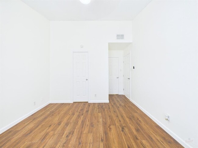 Building Photo - 2216 San Gabriel St