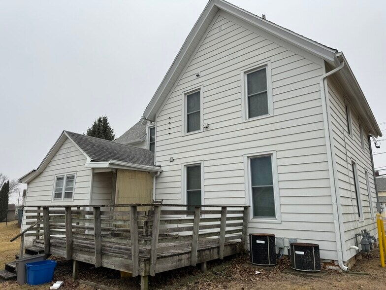 Back deck - 405 S Chestnut St