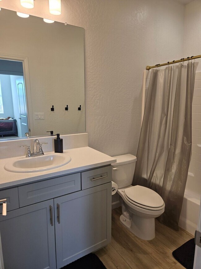 Building Photo - Home For Rent