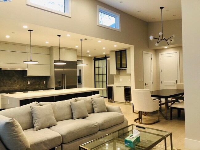 Building Photo - 466-4B1 Ruthven,Palo Alto CA 94301