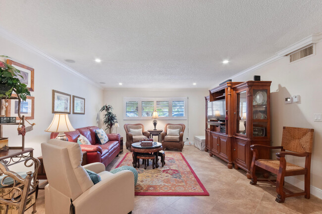 Building Photo - 1198 Hillsboro Mile