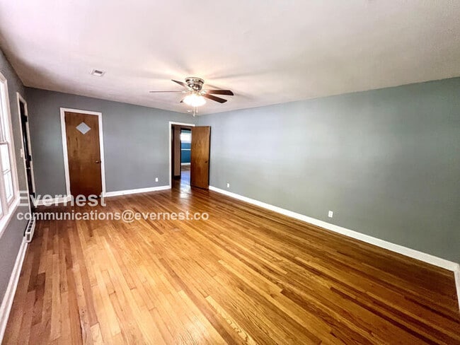 Building Photo - 306 N Circle Dr