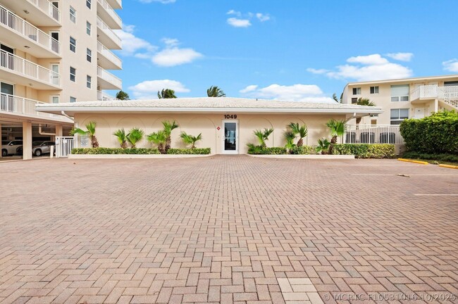 Building Photo - 1050 Hillsboro Mile